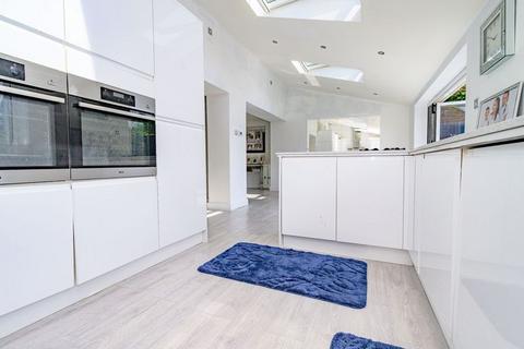 10 Dell Rise, Park Street, St Albans, AL2 2QJ