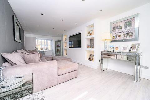 10 Dell Rise, Park Street, St Albans, AL2 2QJ