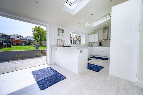 10 Dell Rise, Park Street, St Albans, AL2 2QJ