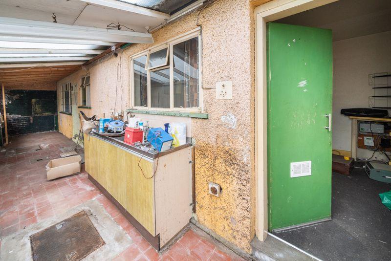 Kitchen/lean to