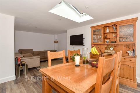 undefined, Oak Road, Horsham RH13