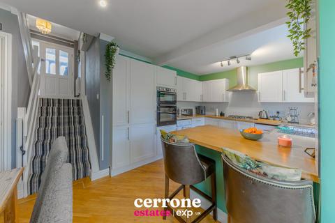 25 Buckfast Close, Bromsgrove, B61 7PE