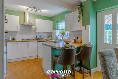 25 Buckfast Close, Bromsgrove, B61 7PE