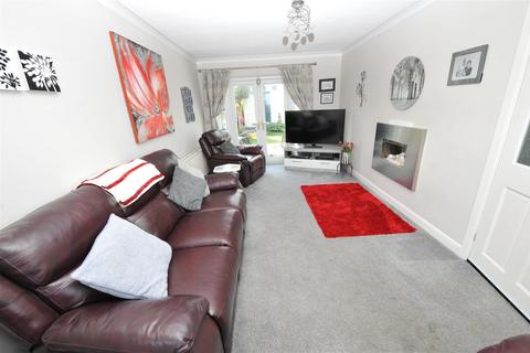 3 bedroom semi-detached house for sale, Highfield Road, Idle, Bradford