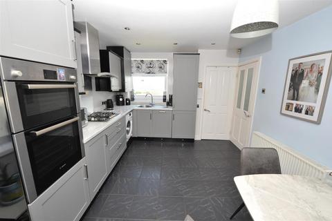 3 bedroom semi-detached house for sale, Highfield Road, Idle, Bradford