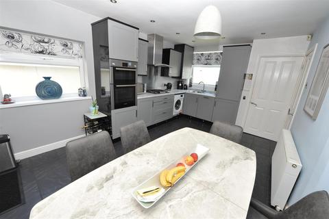 3 bedroom semi-detached house for sale, Highfield Road, Idle, Bradford