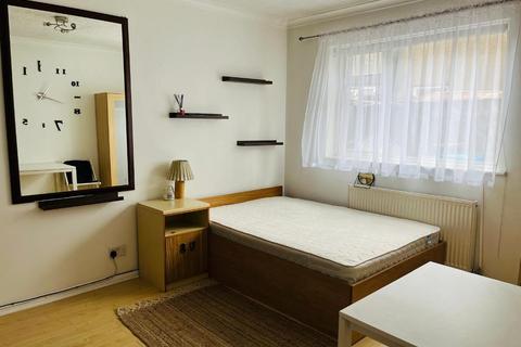 2 bedroom maisonette to rent, RIVERSIDE GARDENS, WEMBLEY, MIDDLESEX, HA0 1JF