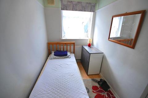 2 bedroom maisonette to rent, RIVERSIDE GARDENS, WEMBLEY, MIDDLESEX, HA0 1JF