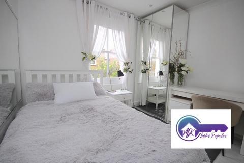 1 bedroom in a flat share to rent, Wesbourne Park, London W9