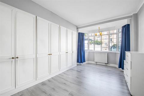2 bedroom flat for sale, St James Close, St Johns Wood