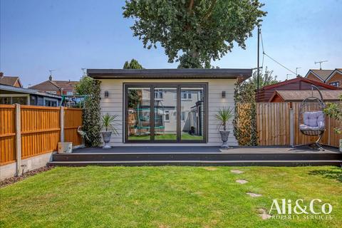 40 Second Avenue, Stanford-le-hope, SS17 8DS