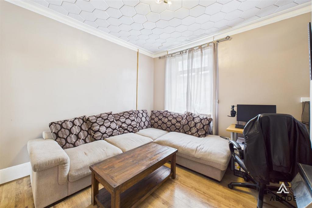 CAM01882 G0-PR0124-STILL002.jpg