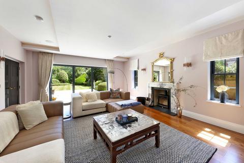 Corylus Burtons Way, Chalfont St Giles, HP8 4BP