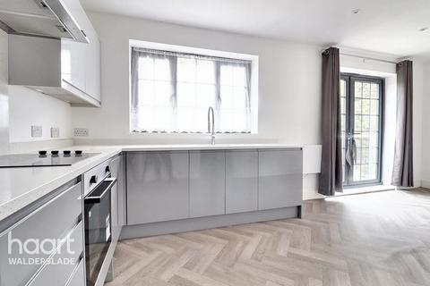 3 bedroom duplex for sale, Lordswood Lane, Chatham