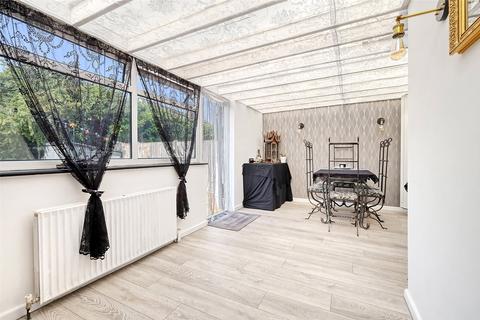 2 bedroom bungalow for sale, Common Approach, Thundersley, Benfleet, Essex, SS7