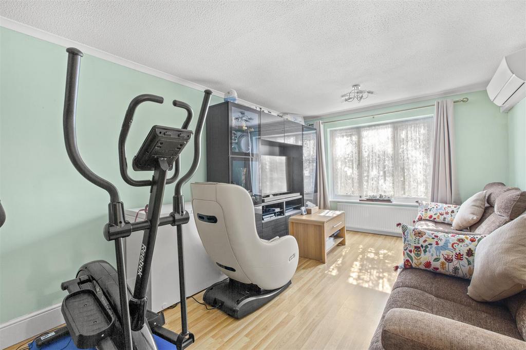 33 Brecon Way, HP13 5 NN-4.jpg