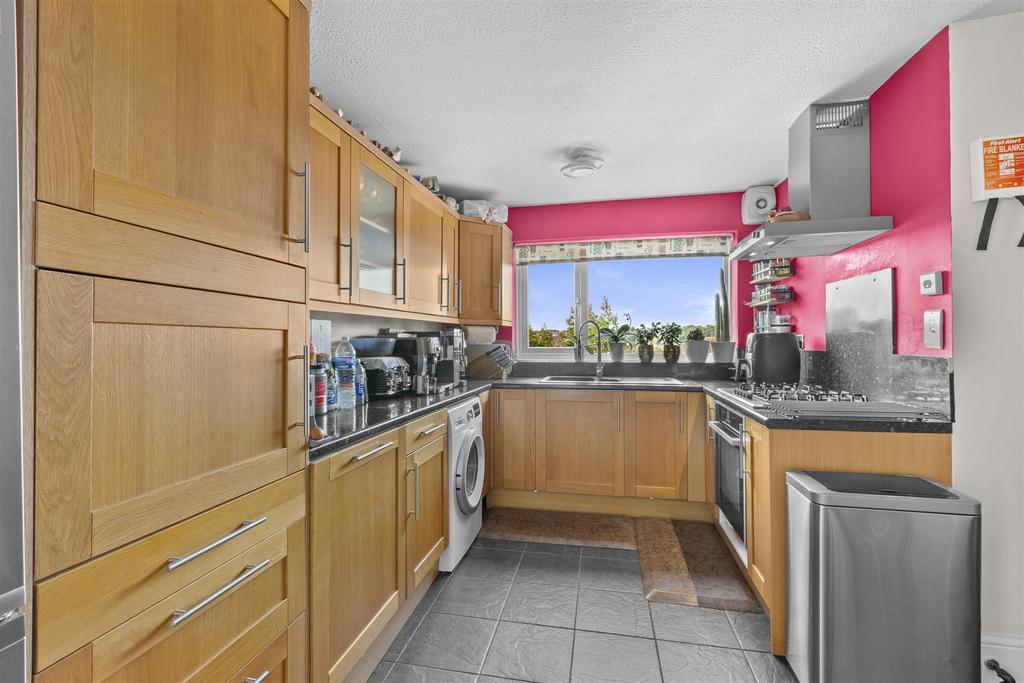 33 Brecon Way, HP13 5 NN-2.jpg