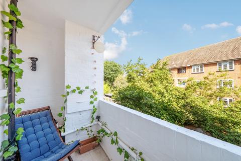 2 bedroom flat for sale, Park Gardens, Kingston Upon Thames, KT2
