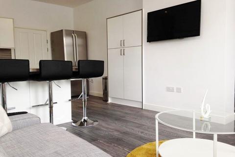1 bedroom in a house share to rent, Room R, 132 Belsive Avenue, Woodston, PE2 9HX