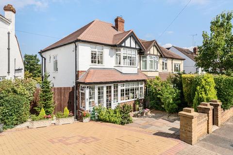 3 bedroom semi-detached house for sale, Cleave Avenue, kent, BR6