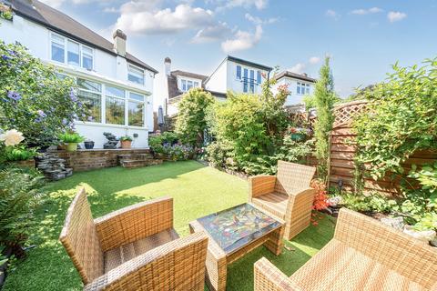 3 bedroom semi-detached house for sale, Cleave Avenue, kent, BR6