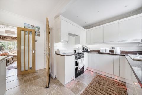 3 bedroom semi-detached house for sale, Cleave Avenue, kent, BR6