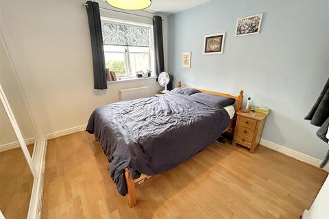 8 Otter Close, London, E15 2PZ