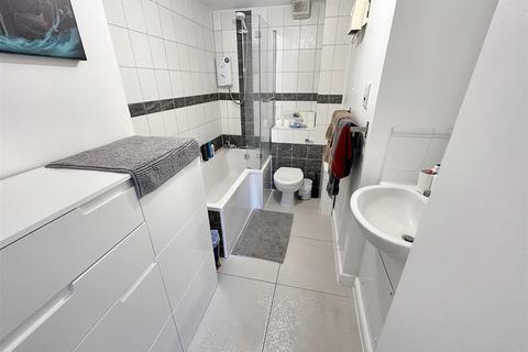 8 Otter Close, London, E15 2PZ