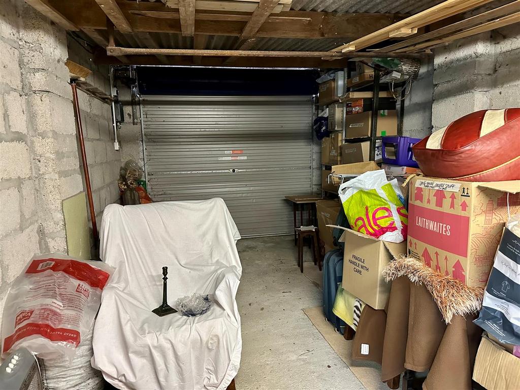 Garage.jpg