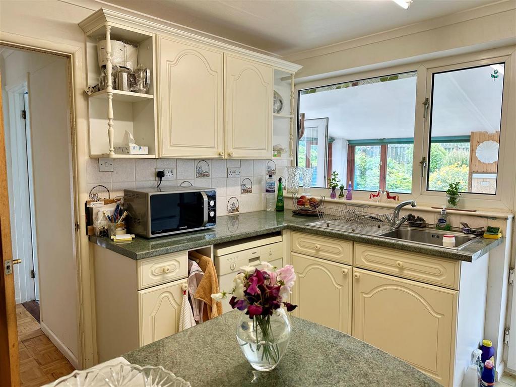 Kitchen 3.jpg