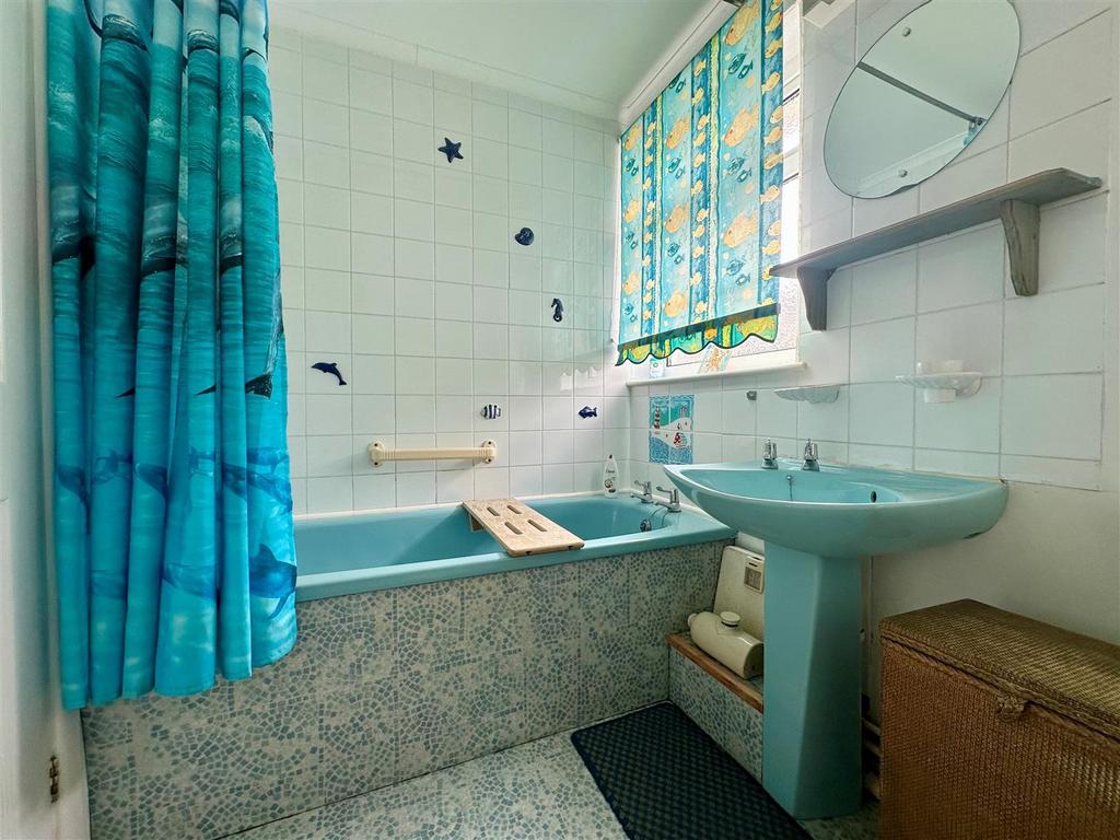 Bathroom.jpg