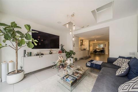 undefined, Redmans Road, London E1