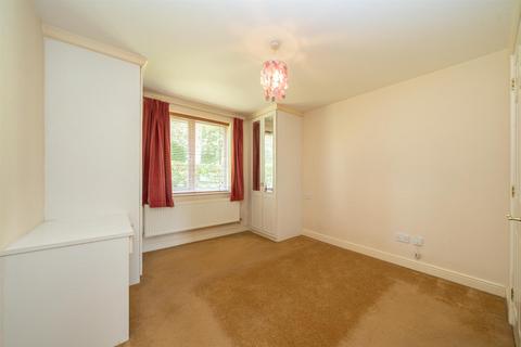 22 Basildon Close, Watford, WD18 8WL