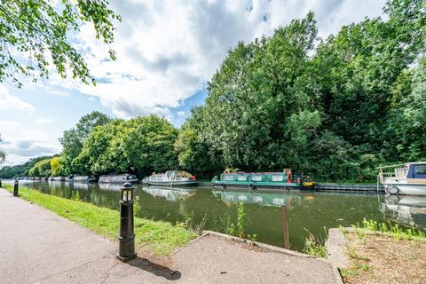 2 bedroom flat for sale, Basildon Close, Watford