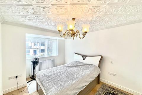 undefined, Campion Road, Isleworth TW7