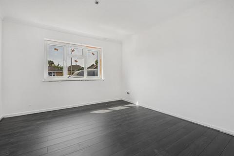 undefined, Ravensbourne Drive, Woodley, Reading
