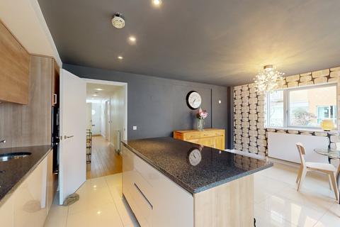1 bedroom in a flat share to rent, Metcalfe Court, Teal Street, LONDON, SE10
