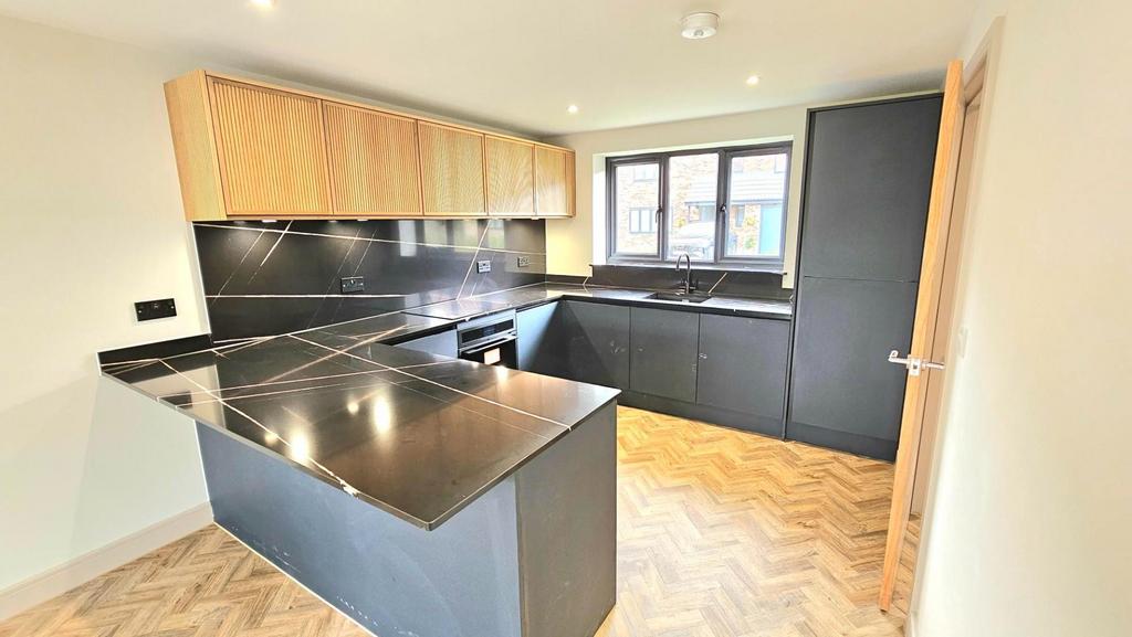 12 Magnum Plum Way kitchen 2.jpg