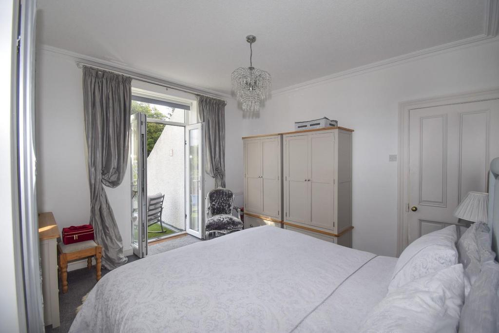 Bedroom 1.jpg