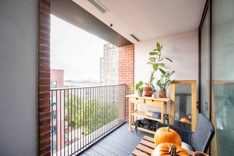 1 bedroom flat to rent, Sayer Street, Elephant and Castle, LONDON, SE17