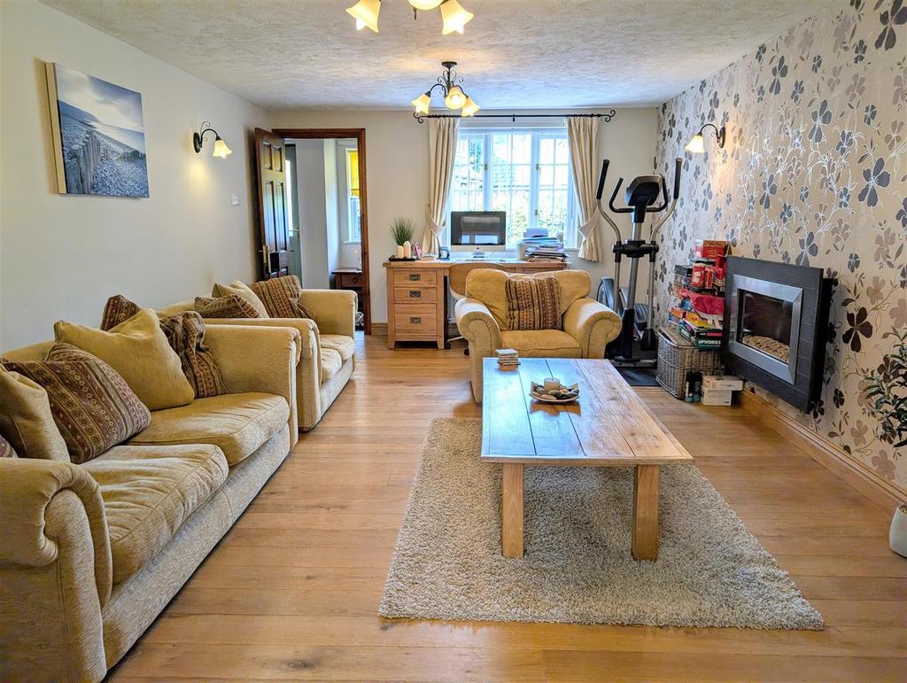 PXL 20250801 094521063.MP~2.jpg