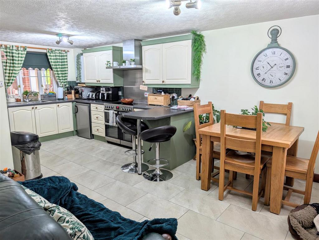 PXL 20250801 093826280.MP~2.jpg