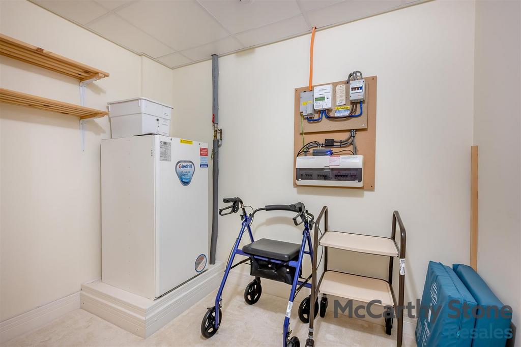 8667978-interior24.jpg