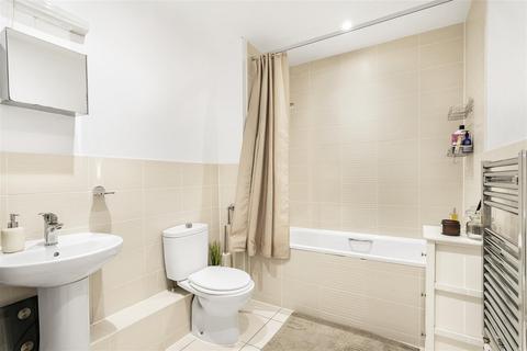 2 bedroom flat for sale, Harvey Road, Langley