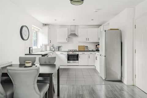 2 bedroom flat for sale, Harvey Road, Langley