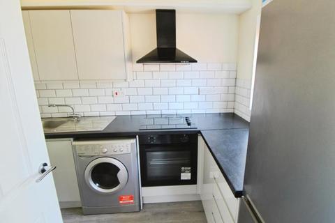 1 bedroom flat for sale, Kimberley Close, Langley