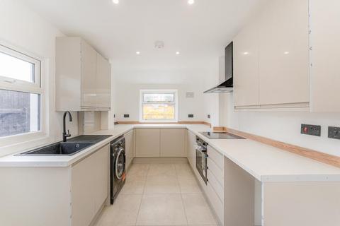 3 bedroom terraced house to rent, Forest Road, Edmonton, N9