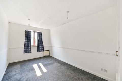 16 Marchside Close, Hounslow, TW5 9BX