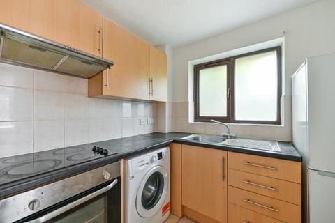 16 Marchside Close, Hounslow, TW5 9BX