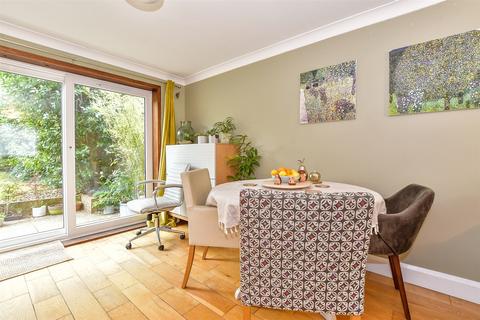 182 Hunt Road, Tonbridge, TN10 4BJ